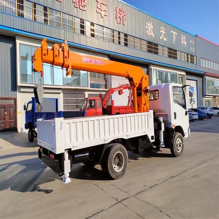 老边区三轮随车吊定制 农用改装机自备吊中瑞长期出售